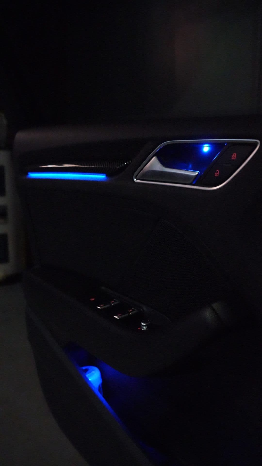 Door handle ambient lighting