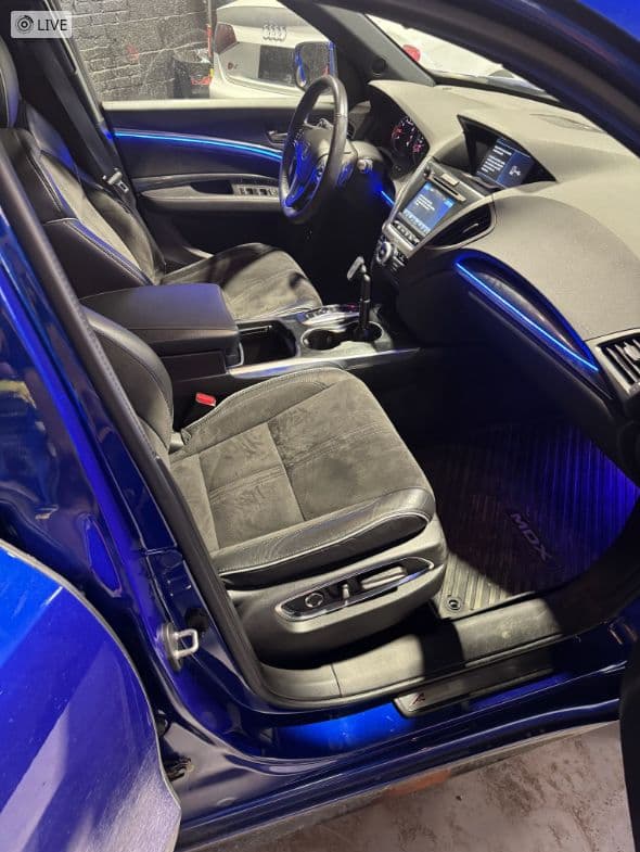 Acura MDX — éclairage ambiant bleu dans tout l’habitacle