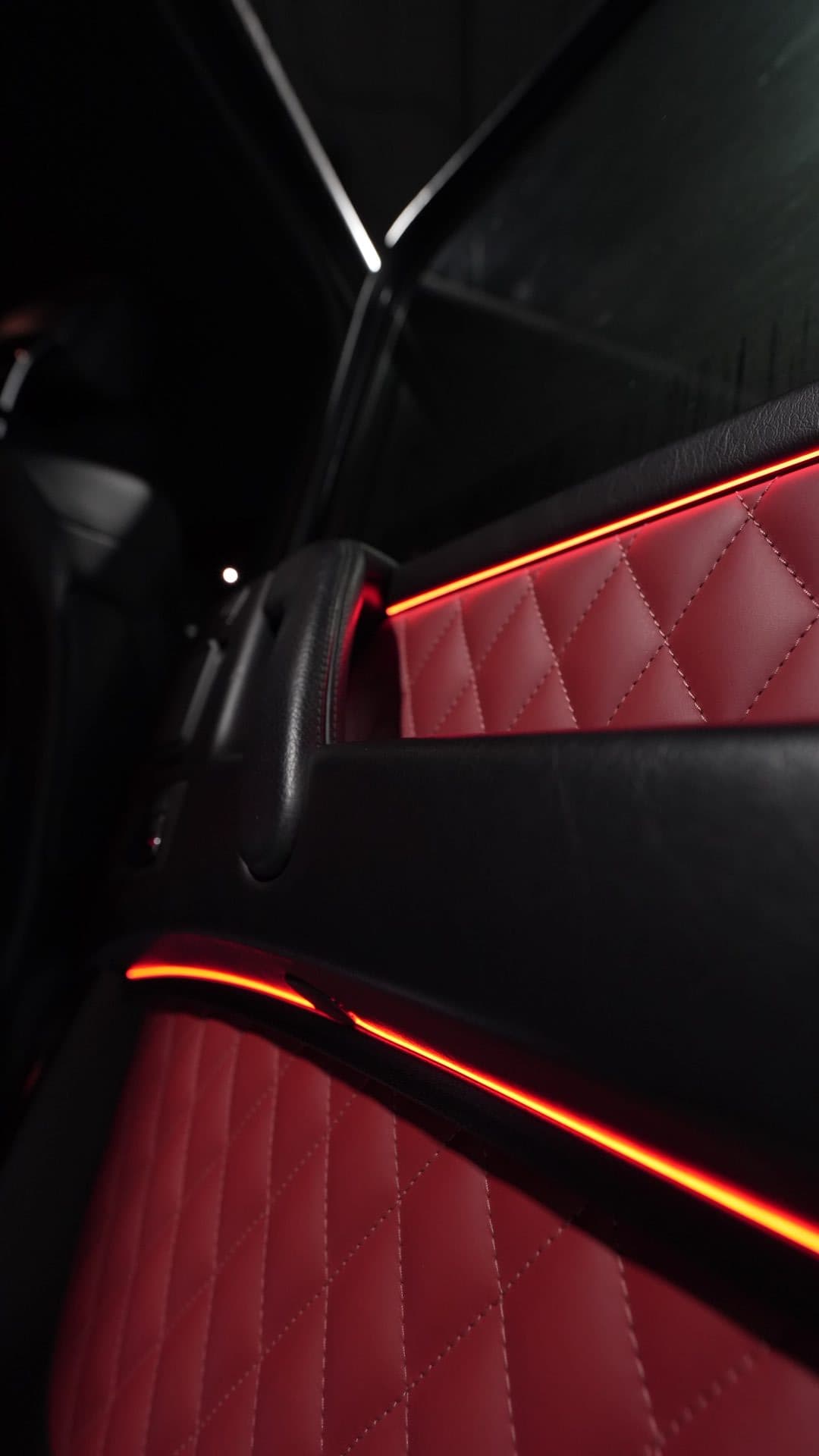 G-Wagon AMG — rear door panel red leather and ambient