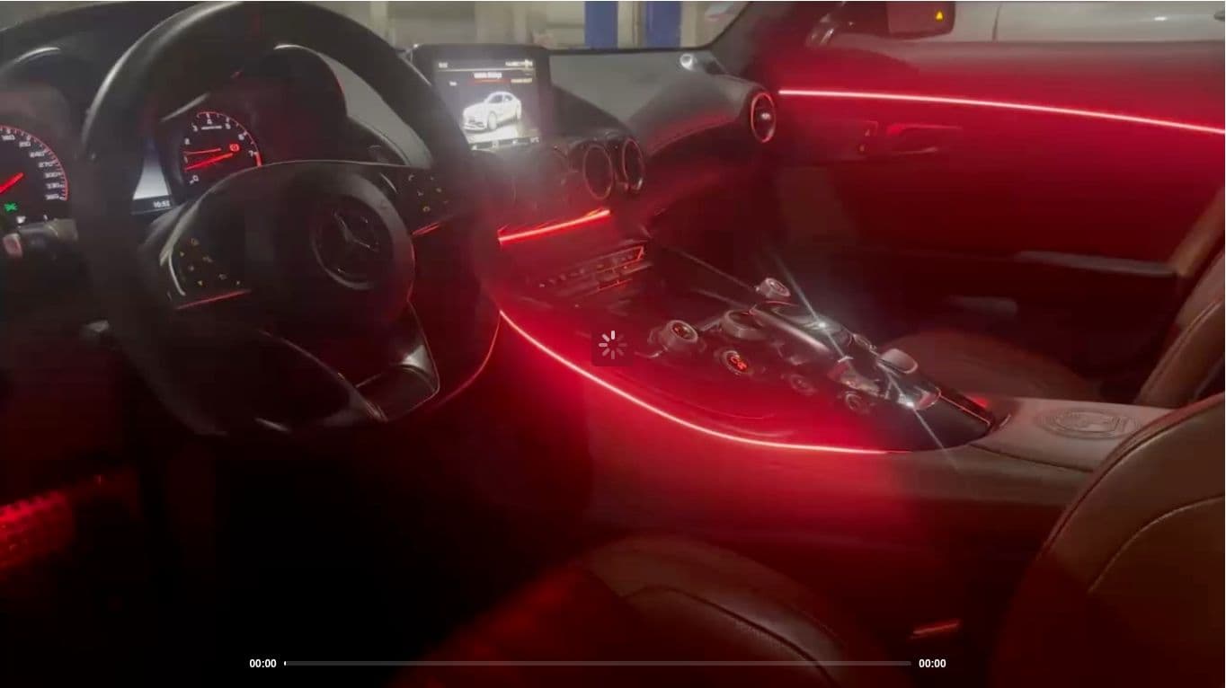 Mercedes-AMG GT — éclairage ambiant rouge dans l’habitacle sport